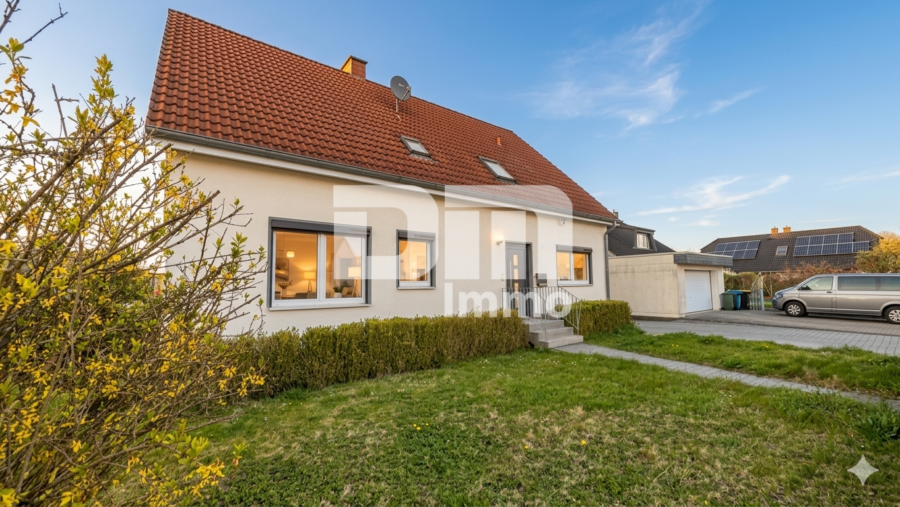 Charmantes Ein- bis Zweifamilienhaus mit großem Garten in begehrter Lage - Vorgartenbereich